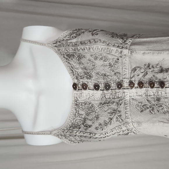 Devi Boho/ Indie Style Embroidered OSFM Basic Floral Button Down Mini Dress - Picture 2 of 10